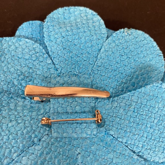 Turquoise Linen Full Blossom Flower Brooch - Picture 6 of 7